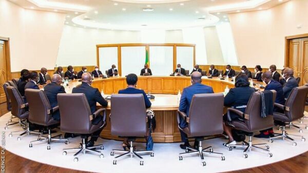 Le Président Talon et son gouvernement en Conseil des ministres