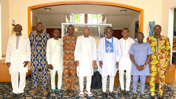 Le président Adrien Houngbédji (au milieu) avec les membres de la délégation du CRJ