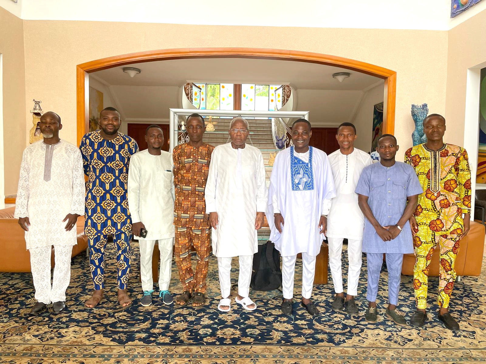 Le président Adrien Houngbédji (au milieu) avec les membres de la délégation du CRJ